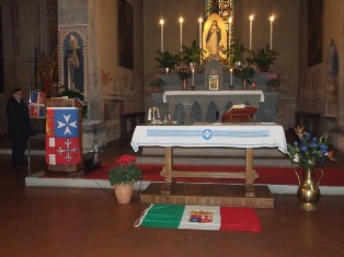 La cerimonia continua nella chiesa di San Francesco per la celebarzione di una Santa Messa   celebrata dal Cappellano Militare  dell'Accademia Navale don Aldo 